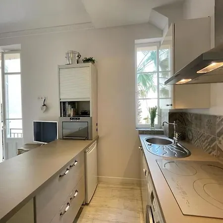 Apartamento De Luxe Dans Le Centre D'antibes *